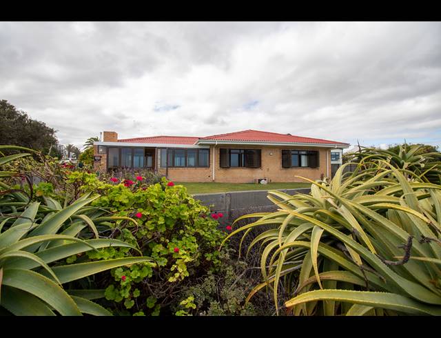 3 BEDROOM HOUSE FOR SALE IN VAN RIEBEECKSTRAND